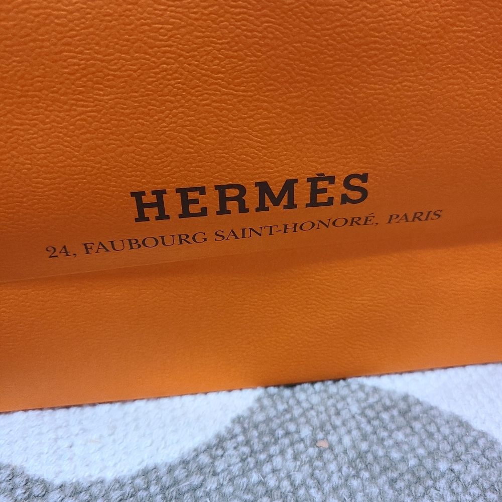 Hermes Shopping Bags - Picture 3 of 3